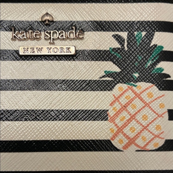 kate spade Black & White Striped Pineapple Card Holder NWOT - Picture 2 of 4